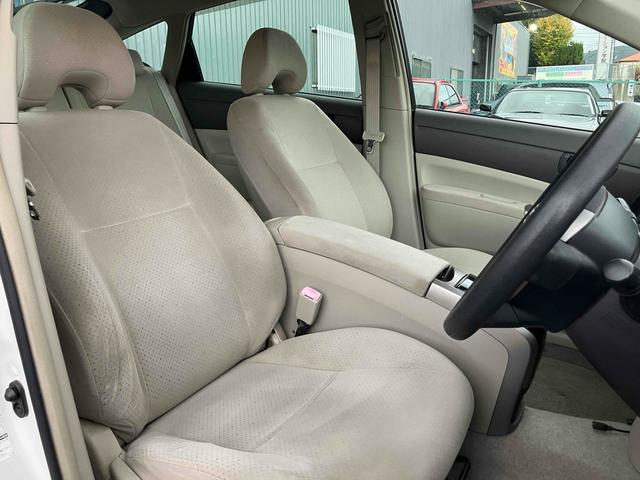 プリウス Ｓ　バックカメラ　アルミホイール　オートライト　ＣＶＴ　スマートキー　アイドリングストップ　盗難防止システム　ＣＤ　Ｂｌｕｅｔｏｏｔｈ　衝突安全ボディ　ＡＢＳ　エアコン　パワーステアリング（9枚目）