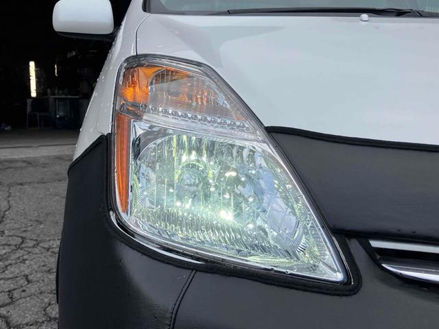 プリウス Ｓ　バックカメラ　アルミホイール　オートライト　ＣＶＴ　スマートキー　アイドリングストップ　盗難防止システム　ＣＤ　Ｂｌｕｅｔｏｏｔｈ　衝突安全ボディ　ＡＢＳ　エアコン　パワーステアリング（13枚目）