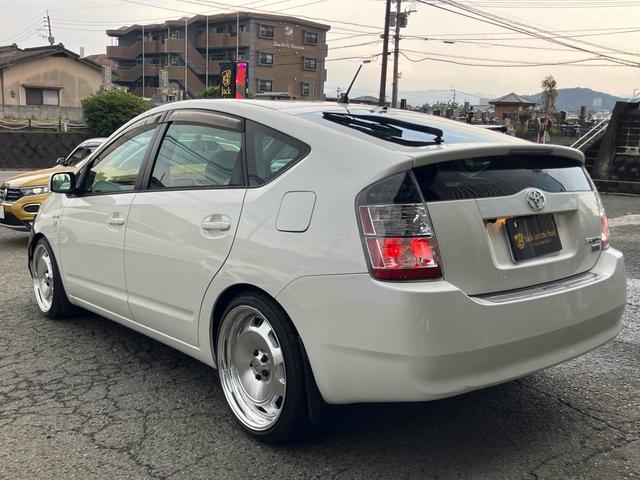 プリウス Ｓ　バックカメラ　アルミホイール　オートライト　ＣＶＴ　スマートキー　アイドリングストップ　盗難防止システム　ＣＤ　Ｂｌｕｅｔｏｏｔｈ　衝突安全ボディ　ＡＢＳ　エアコン　パワーステアリング（20枚目）