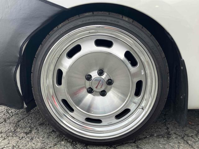 プリウス Ｓ　バックカメラ　アルミホイール　オートライト　ＣＶＴ　スマートキー　アイドリングストップ　盗難防止システム　ＣＤ　Ｂｌｕｅｔｏｏｔｈ　衝突安全ボディ　ＡＢＳ　エアコン　パワーステアリング（28枚目）