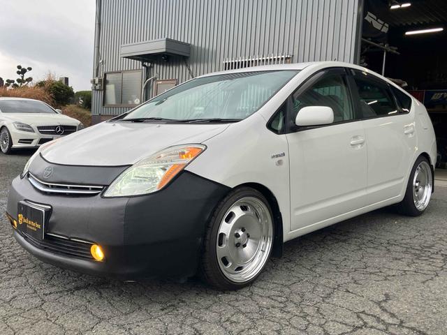 プリウス Ｓ　バックカメラ　アルミホイール　オートライト　ＣＶＴ　スマートキー　アイドリングストップ　盗難防止システム　ＣＤ　Ｂｌｕｅｔｏｏｔｈ　衝突安全ボディ　ＡＢＳ　エアコン　パワーステアリング（29枚目）