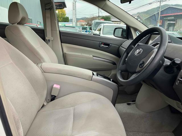 プリウス Ｓ　バックカメラ　アルミホイール　オートライト　ＣＶＴ　スマートキー　アイドリングストップ　盗難防止システム　ＣＤ　Ｂｌｕｅｔｏｏｔｈ　衝突安全ボディ　ＡＢＳ　エアコン　パワーステアリング（33枚目）