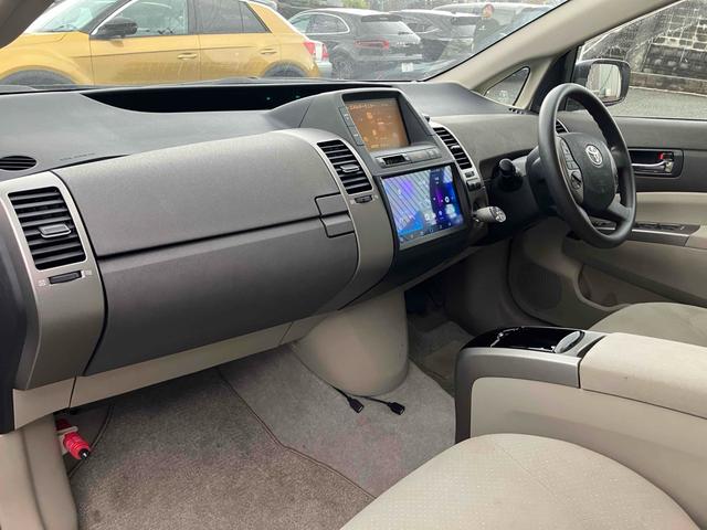 プリウス Ｓ　バックカメラ　アルミホイール　オートライト　ＣＶＴ　スマートキー　アイドリングストップ　盗難防止システム　ＣＤ　Ｂｌｕｅｔｏｏｔｈ　衝突安全ボディ　ＡＢＳ　エアコン　パワーステアリング（37枚目）