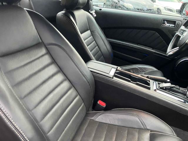マスタング 　ドライブレコーダー　ナビ　ＴＶ　ＡＴ　アルミホイール　ＣＤ　運転席エアバッグ（30枚目）