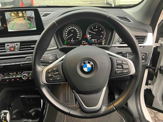 Ｘ１ 　４ＷＤ　バックカメラ　クリアランスソナー　パワーシート　衝突被害軽減システム　サンルーフ　ナビ　オートライト　ＬＥＤヘッドランプ　ヘッドライトウォッシャー　電動リアゲート　アルミホイール　スマートキー（3枚目）