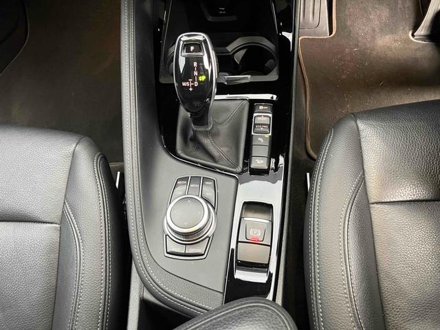 Ｘ１ 　４ＷＤ　バックカメラ　クリアランスソナー　パワーシート　衝突被害軽減システム　サンルーフ　ナビ　オートライト　ＬＥＤヘッドランプ　ヘッドライトウォッシャー　電動リアゲート　アルミホイール　スマートキー（7枚目）