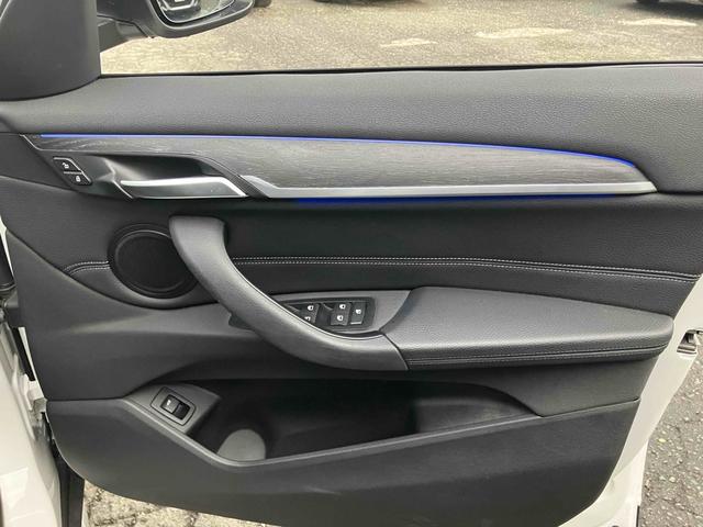 Ｘ１ 　４ＷＤ　バックカメラ　クリアランスソナー　パワーシート　衝突被害軽減システム　サンルーフ　ナビ　オートライト　ＬＥＤヘッドランプ　ヘッドライトウォッシャー　電動リアゲート　アルミホイール　スマートキー（9枚目）