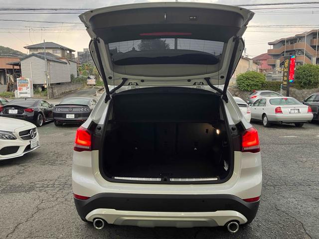 Ｘ１ 　４ＷＤ　バックカメラ　クリアランスソナー　パワーシート　衝突被害軽減システム　サンルーフ　ナビ　オートライト　ＬＥＤヘッドランプ　ヘッドライトウォッシャー　電動リアゲート　アルミホイール　スマートキー（19枚目）