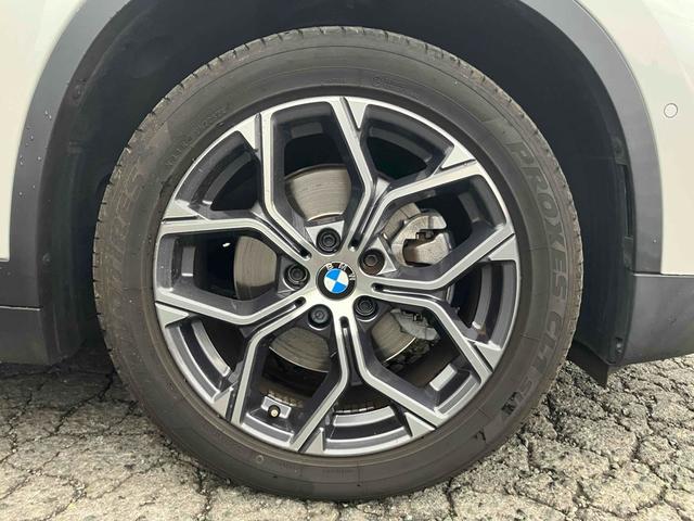 Ｘ１ 　４ＷＤ　バックカメラ　クリアランスソナー　パワーシート　衝突被害軽減システム　サンルーフ　ナビ　オートライト　ＬＥＤヘッドランプ　ヘッドライトウォッシャー　電動リアゲート　アルミホイール　スマートキー（20枚目）