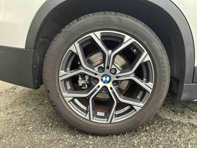 Ｘ１ 　４ＷＤ　バックカメラ　クリアランスソナー　パワーシート　衝突被害軽減システム　サンルーフ　ナビ　オートライト　ＬＥＤヘッドランプ　ヘッドライトウォッシャー　電動リアゲート　アルミホイール　スマートキー（21枚目）