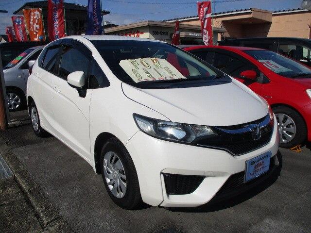 フィット 13G・Fパッケージ ファインエディション 特別使用車 ワンオーナー オートマ ABS Wエアバッグ メモリーナビフルセグテレビ バックカメラ DVDビデオ CD スマートキー 定期点検記録簿付き(3枚目)