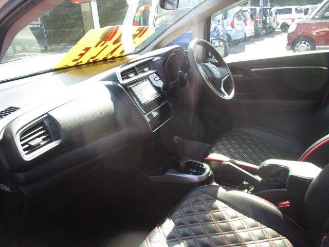 フィット 13G・Fパッケージ ファインエディション 特別使用車 ワンオーナー オートマ ABS Wエアバッグ メモリーナビフルセグテレビ バックカメラ DVDビデオ CD スマートキー 定期点検記録簿付き(8枚目)