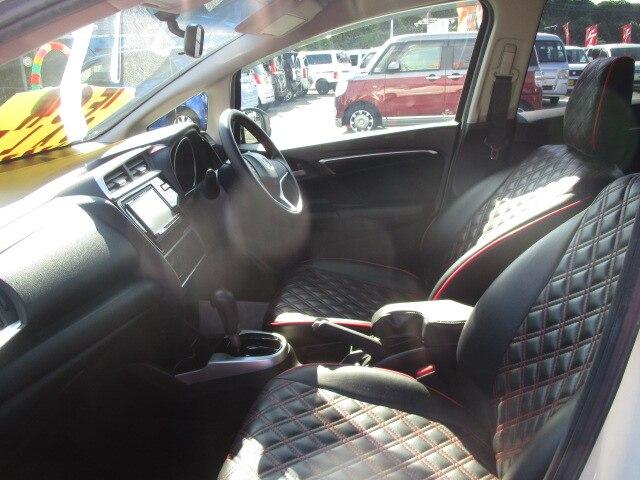 フィット 13G・Fパッケージ ファインエディション 特別使用車 ワンオーナー オートマ ABS Wエアバッグ メモリーナビフルセグテレビ バックカメラ DVDビデオ CD スマートキー 定期点検記録簿付き(9枚目)