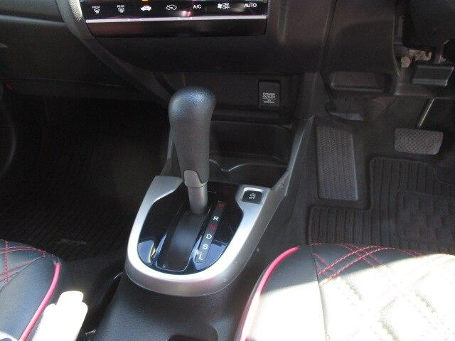 フィット 13G・Fパッケージ ファインエディション 特別使用車 ワンオーナー オートマ ABS Wエアバッグ メモリーナビフルセグテレビ バックカメラ DVDビデオ CD スマートキー 定期点検記録簿付き(12枚目)