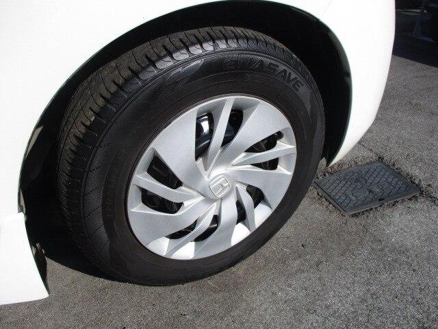 フィット 13G・Fパッケージ ファインエディション 特別使用車 ワンオーナー オートマ ABS Wエアバッグ メモリーナビフルセグテレビ バックカメラ DVDビデオ CD スマートキー 定期点検記録簿付き(19枚目)