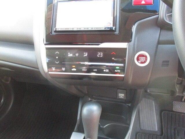 フィット 13G・Fパッケージ ファインエディション 特別使用車 ワンオーナー オートマ ABS Wエアバッグ メモリーナビフルセグテレビ バックカメラ DVDビデオ CD スマートキー 定期点検記録簿付き(26枚目)