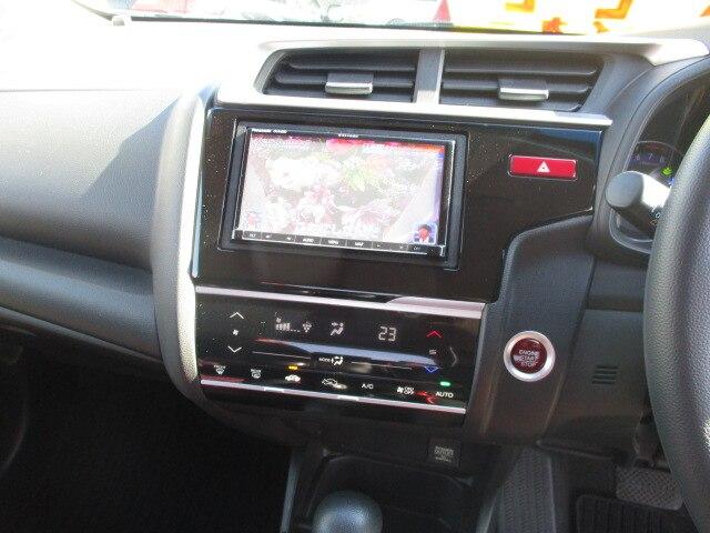 フィット 13G・Fパッケージ ファインエディション 特別使用車 ワンオーナー オートマ ABS Wエアバッグ メモリーナビフルセグテレビ バックカメラ DVDビデオ CD スマートキー 定期点検記録簿付き(27枚目)
