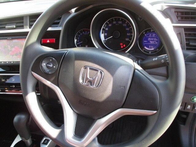 フィット 13G・Fパッケージ ファインエディション 特別使用車 ワンオーナー オートマ ABS Wエアバッグ メモリーナビフルセグテレビ バックカメラ DVDビデオ CD スマートキー 定期点検記録簿付き(29枚目)