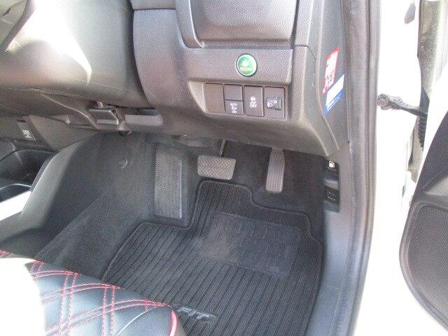 フィット 13G・Fパッケージ ファインエディション 特別使用車 ワンオーナー オートマ ABS Wエアバッグ メモリーナビフルセグテレビ バックカメラ DVDビデオ CD スマートキー 定期点検記録簿付き(32枚目)