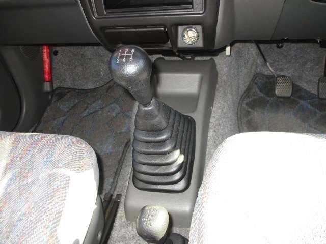 ジムニー ＸＧ　５速ＭＴ　ＡＢＳ　Ｗエアバッグ　ＣＤ　アルミチェーン式（22枚目）