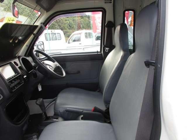 ハイゼットトラック ジャンボ　オートマ　４ＷＤ　エアバッグ　エアコン　パワステ　集中ドアロック　ナビテレビ　ＣＤ　アルミ　タイミングベルト交換済み（8枚目）