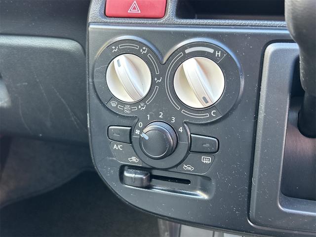 アルト Ｓ　ＥＴＣ　ナビ　キーレスエントリー　アイドリングストップ　電動格納ミラー　シートヒーター　ＣＶＴ　盗難防止システム　ＡＢＳ　ＥＳＣ　ＣＤ　ＵＳＢ　ミュージックプレイヤー接続可　衝突安全ボディ　エアコン（32枚目）