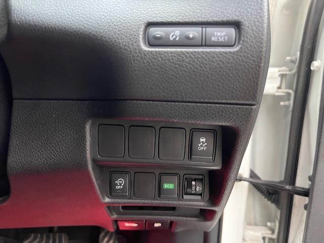 エクストレイル 20X エマージェンシーブレーキパッケージ 新品16インチホイール&タイヤ・シートカバー・純正ナビ・バックカメラ・ETC・スマートキー・シートヒーター・コーナーセンサー・ドライブレコーダー・7人乗り(35枚目)