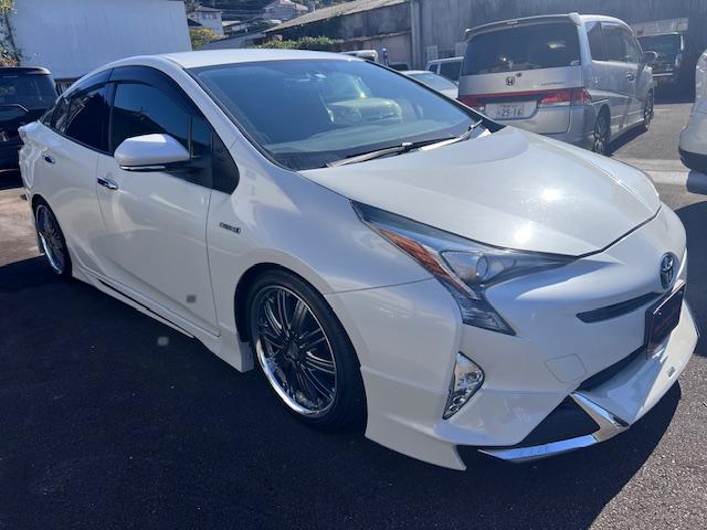 プリウス Ｓ　社外エアロ・新品ダウンサス・ＷＯＲＫ１８インチアルミ・ナビ・バックカメラ・ＥＴＣ・スマートキー（3枚目）