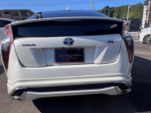 プリウス Ｓ　社外エアロ・新品ダウンサス・ＷＯＲＫ１８インチアルミ・ナビ・バックカメラ・ＥＴＣ・スマートキー（6枚目）