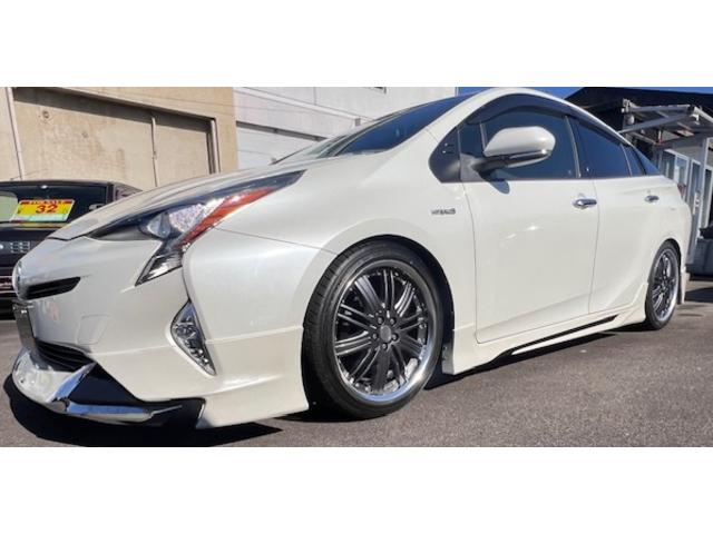 プリウス Ｓ　社外エアロ・新品ダウンサス・ＷＯＲＫ１８インチアルミ・ナビ・バックカメラ・ＥＴＣ・スマートキー（9枚目）