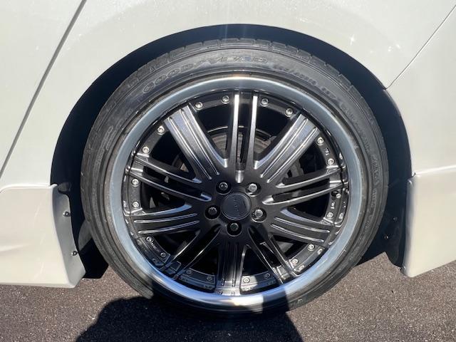 プリウス Ｓ　社外エアロ・新品ダウンサス・ＷＯＲＫ１８インチアルミ・ナビ・バックカメラ・ＥＴＣ・スマートキー（12枚目）