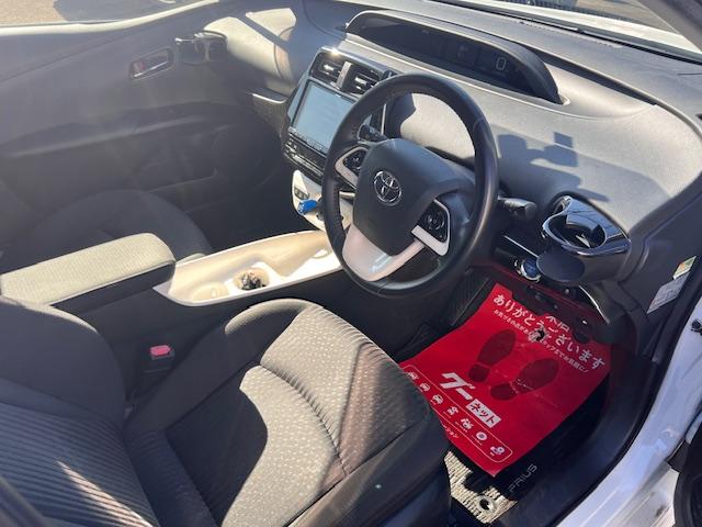 プリウス Ｓ　社外エアロ・新品ダウンサス・ＷＯＲＫ１８インチアルミ・ナビ・バックカメラ・ＥＴＣ・スマートキー（20枚目）