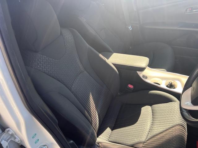 プリウス Ｓ　社外エアロ・新品ダウンサス・ＷＯＲＫ１８インチアルミ・ナビ・バックカメラ・ＥＴＣ・スマートキー（21枚目）