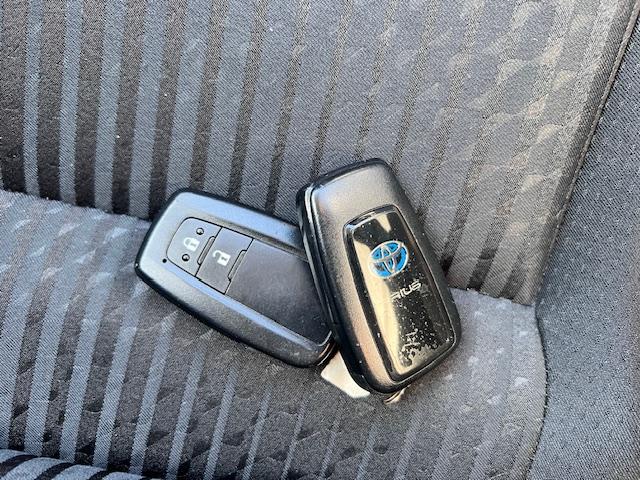 プリウス Ｓ　社外エアロ・新品ダウンサス・ＷＯＲＫ１８インチアルミ・ナビ・バックカメラ・ＥＴＣ・スマートキー（38枚目）