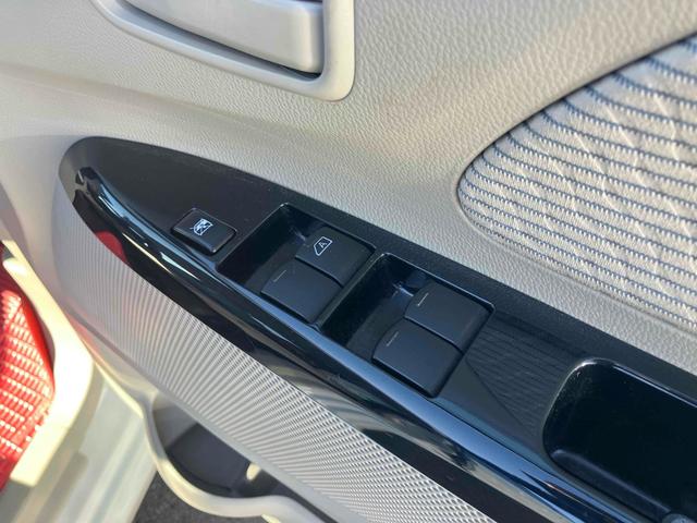 デイズ Ｘ　全周囲カメラ　スマートキー　アイドリングストップ　電動格納ミラー　ベンチシート　ＣＶＴ　盗難防止システム　ＡＢＳ　ＣＤ　ミュージックプレイヤー接続可　衝突安全ボディ　エアコン　パワーステアリング（11枚目）