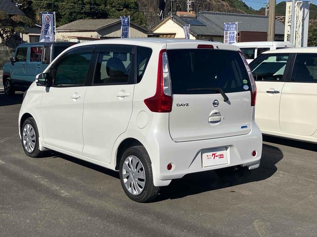 デイズ Ｘ　全周囲カメラ　スマートキー　アイドリングストップ　電動格納ミラー　ベンチシート　ＣＶＴ　盗難防止システム　ＡＢＳ　ＣＤ　ミュージックプレイヤー接続可　衝突安全ボディ　エアコン　パワーステアリング（19枚目）