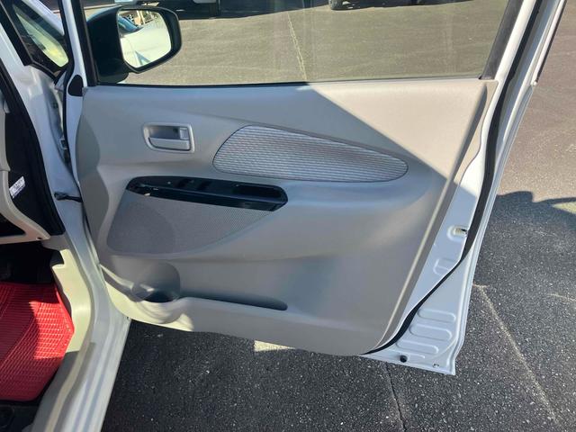 デイズ Ｘ　全周囲カメラ　スマートキー　アイドリングストップ　電動格納ミラー　ベンチシート　ＣＶＴ　盗難防止システム　ＡＢＳ　ＣＤ　ミュージックプレイヤー接続可　衝突安全ボディ　エアコン　パワーステアリング（54枚目）