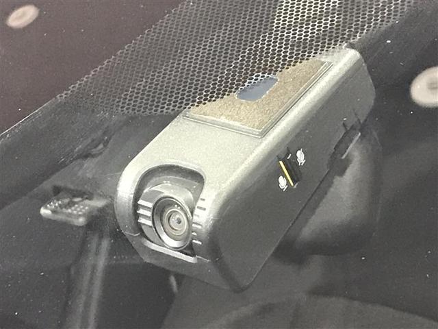 Ｓ　ＬＥＤパッケージ　ＬＥＤヘッドライト　ＤＶＤ　Ｒカメラ　ＥＴＣ　ドライブレコーダー　ワンオーナー車　盗難防止　メモリナビ　助手席エアバッグ　オートエアコン　カーテンエアバッグ　クルーズＣ　ナビ＆ＴＶ　ＡＢＳ　ＡＷ(4枚目)