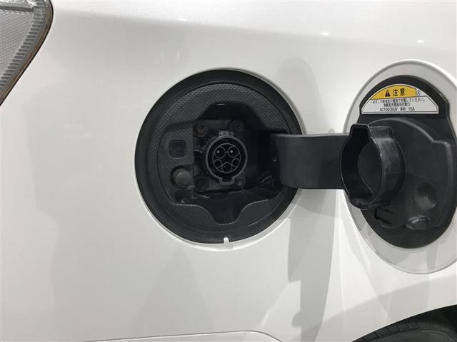 プリウスＰＨＶ Ｓ　ワンセグ　横滑り防止装置　ドラレコ　オートエアコン　バックカメラ　ナビＴＶ　ＥＴＣ　盗難防止装置　ＤＶＤ再生可能　スマートキー　ＡＢＳ　カーテンエアバッグ　パワステ　アルミホイール　エアバッグ（16枚目）