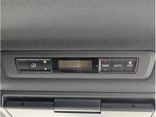 エスクァイア ハイブリッドGi プレミアムパッケージ 地上デジタル 衝突被害軽減 LEDライト Bカメラ クルコン スマートキー メモリナビ ナビ&TV キーレス ドラレコ 盗難防止装置 DVD再生 ABS 3列シート ETC アルミ オートエアコン(20枚目)