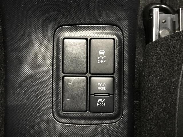 アクア S キーレスエントリ カーナビ ドラレコ付 オートエアコン デュアルエアバック ESC パワーウィンドウ AUX端子 ETC SRS パワーステアリング ABS メモリーナビ 被害軽減ブレーキ 記録簿付(12枚目)