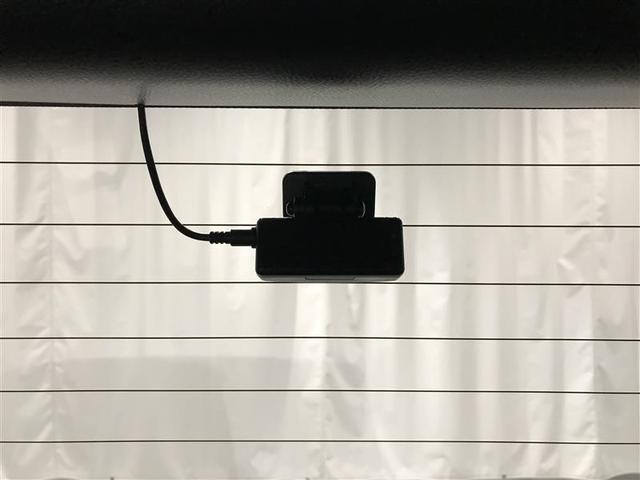 ヴォクシー ハイブリッドＳ－Ｇ　リアオートエアコン　１００Ｖ電源　ナビ　クルコン　Ｂカメラ　横滑防止装置　ＬＥＤヘッド　ＥＴＣ車載器　キーレス　アルミホイール　３列シート　スマートキー　ミュージックプレイヤー接続可　メモリーナビ（6枚目）