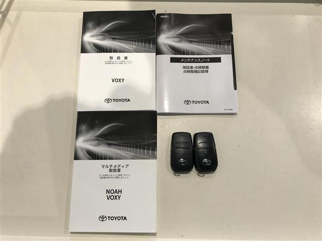 ヴォクシー ハイブリッドＳ－Ｇ　リアオートエアコン　１００Ｖ電源　ナビ　クルコン　Ｂカメラ　横滑防止装置　ＬＥＤヘッド　ＥＴＣ車載器　キーレス　アルミホイール　３列シート　スマートキー　ミュージックプレイヤー接続可　メモリーナビ（15枚目）