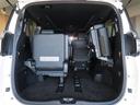 跳ね上げ式の3列目シートを収納すれば、とても広いトランクルームになります!家族でのキャンプも、友人とのゴルフも楽チンです♪こちらもクリーニング済みです。