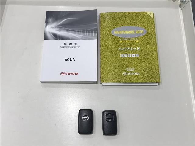 アクア Ｇ　ＡＵＸ入力　ＶＳＡ　運転席助手席エアバッグ　地デジ　Ｂカメ　ＡＵＴＯエアコン　スマートＫＥＹ　キーフリーシステム　セキュリティアラーム　パワーウィンドゥ　ＨＤＤナビゲーション　記録簿付　ナビＴＶ（13枚目）