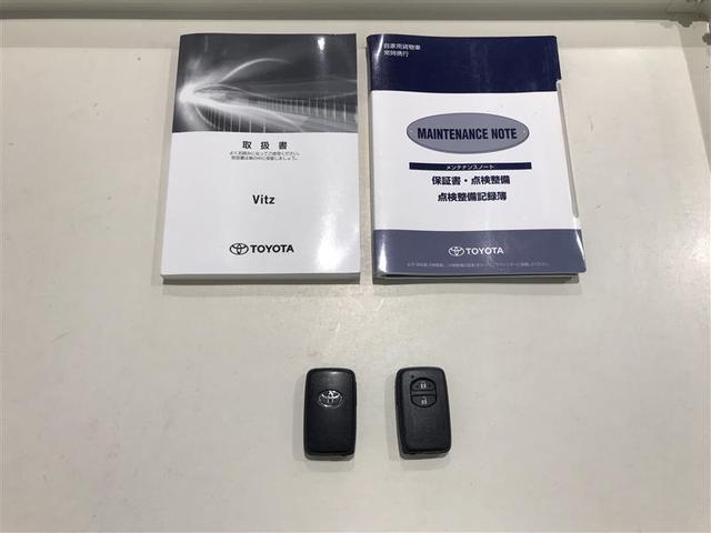 ヴィッツ F キーレスリモコン 元レンタカー バックガイドモニター デュアルエアバック 衝突軽減装置 ナビ 運転席エアバッグ イモビライザー パワーウインドウ ESC パワステ エアコン メモリナビ ABS 記録簿(12枚目)