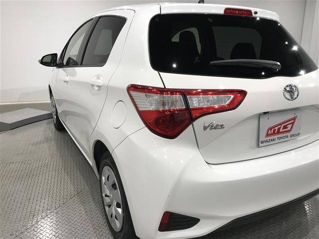 ヴィッツ F キーレスリモコン 元レンタカー バックガイドモニター デュアルエアバック 衝突軽減装置 ナビ 運転席エアバッグ イモビライザー パワーウインドウ ESC パワステ エアコン メモリナビ ABS 記録簿(31枚目)