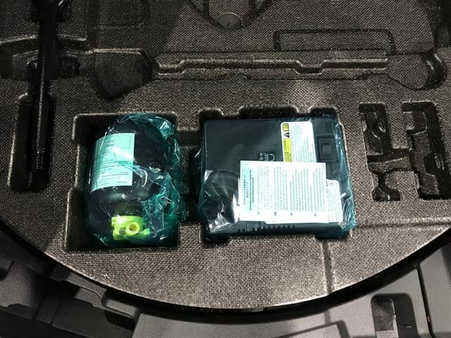 クラウンスポーツ ＲＳ　記録簿　サンルーフ　メモリーナビ　ナビＴＶ　地デジ　バックカメラ　ＥＴＣ　ミュージックプレイヤー接続可　パワーシート　クルーズコントロール　盗難防止装置　横滑り防止機能　キーレス　スマートキー（19枚目）