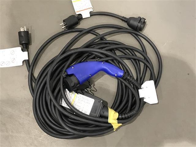 クラウンスポーツ ＲＳ　記録簿　サンルーフ　メモリーナビ　ナビＴＶ　地デジ　バックカメラ　ＥＴＣ　ミュージックプレイヤー接続可　パワーシート　クルーズコントロール　盗難防止装置　横滑り防止機能　キーレス　スマートキー（30枚目）