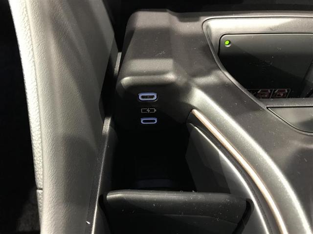 クラウンクロスオーバー Ｇアドバンスド　衝突軽減装置　フルセグテレビ　クルコン　横滑防止装置　ドライブレコーダー　ＬＥＤヘッドライト　記録簿　Ｂカメラ　Ｐシート　ＥＴＣ　オートエアコン　ＡＣ１００Ｖ電源　ＡＵＸ　エアバッグ　４ＷＤ　キーレス（16枚目）